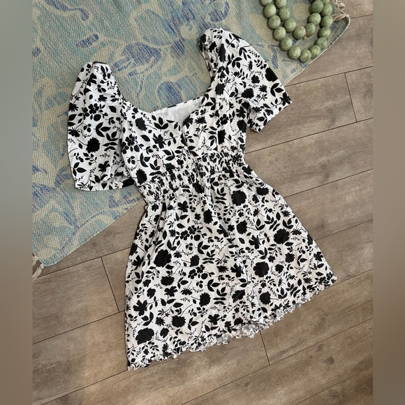 Aqua Black & White Floral Smocked Square-Neck Mini Dress - Picture 14 of 15